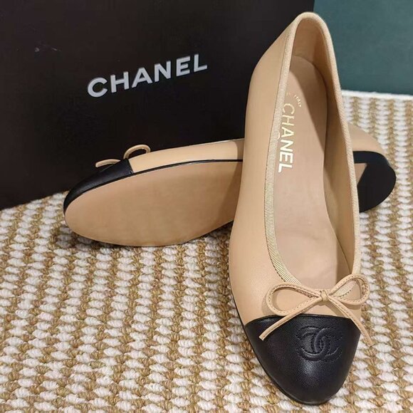 CHANEL Two-Tone Beige and Black Loafers authentic - Picture 2 of 5